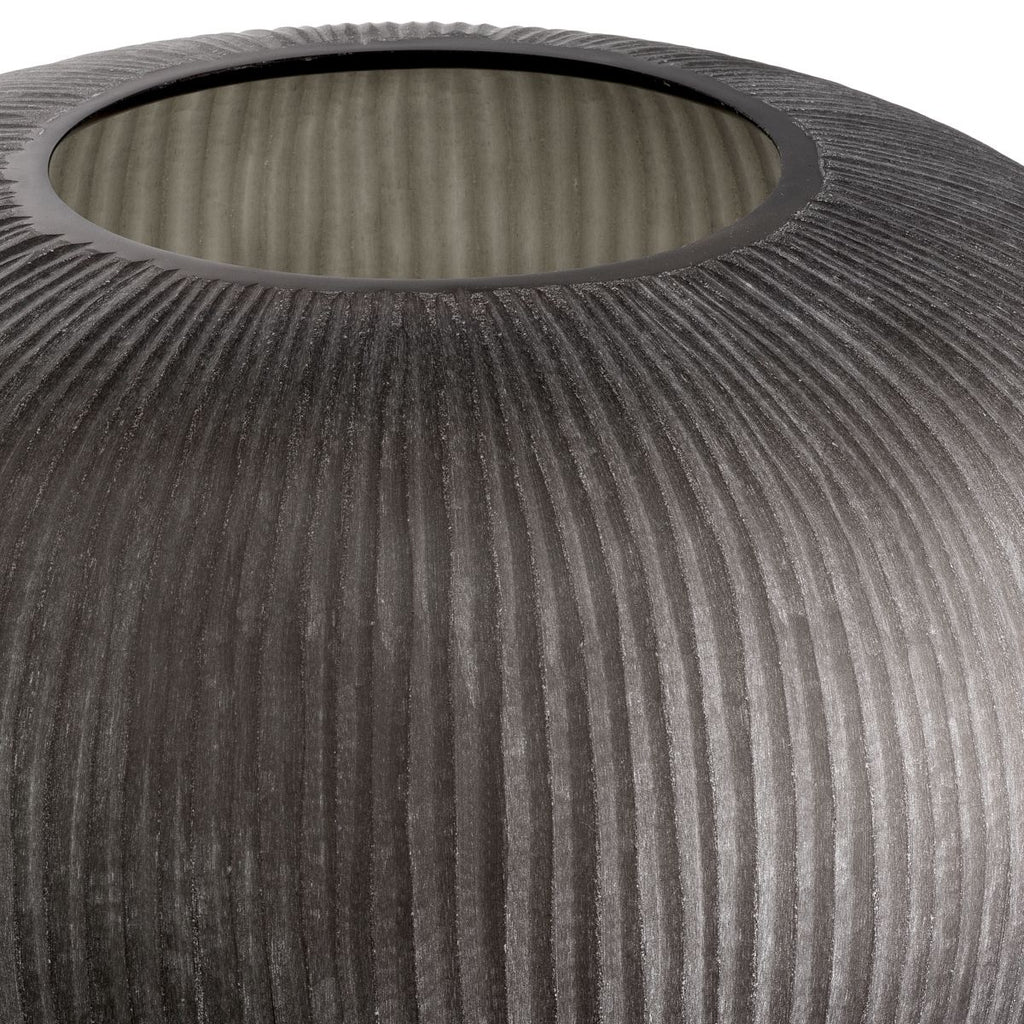 Vase Bayly