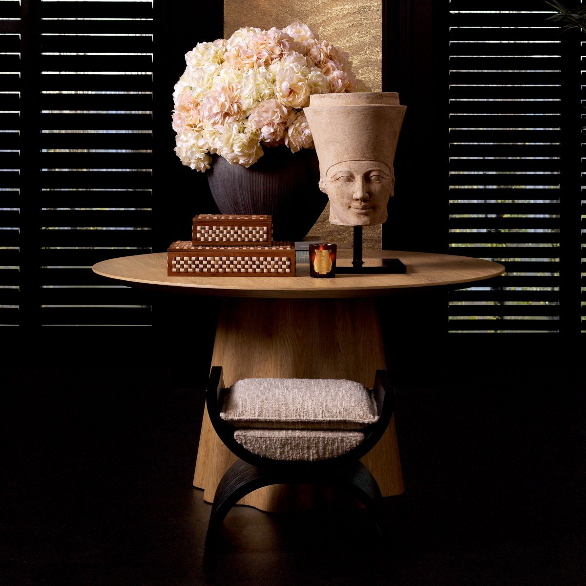 Dining Table Papyrus